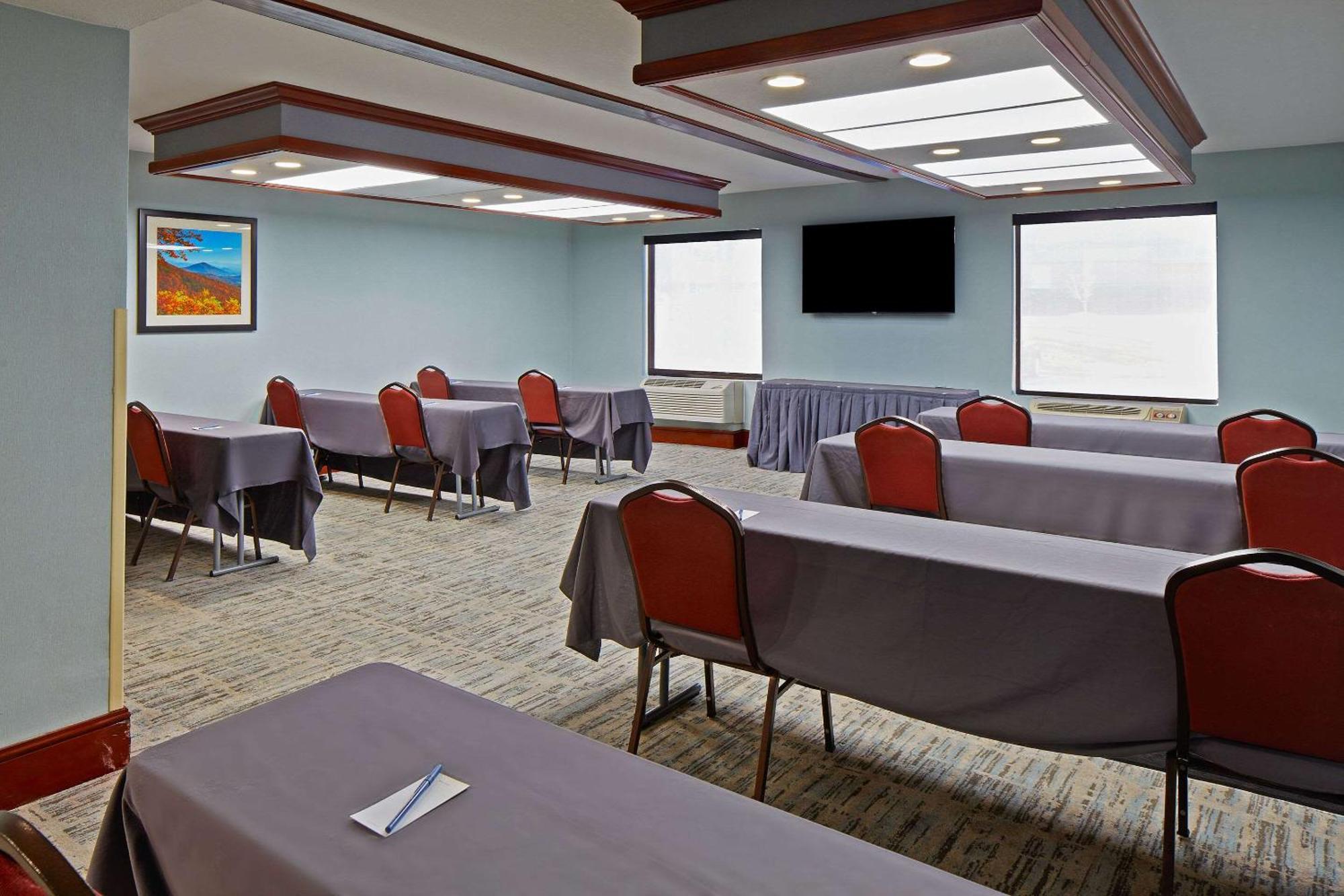 Comfort Suites Outlet Center Asheville Bagian luar foto