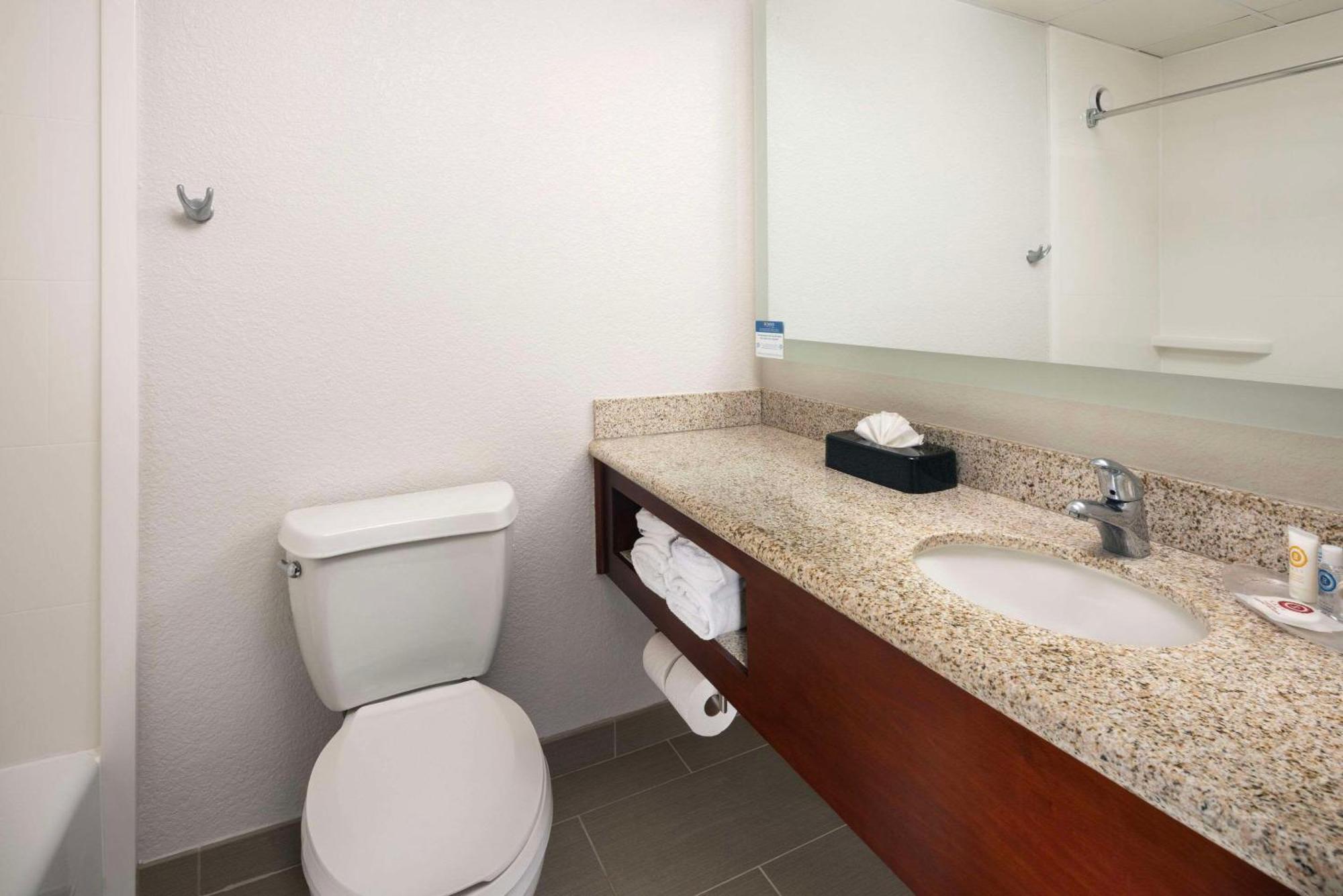 Comfort Suites Outlet Center Asheville Bagian luar foto