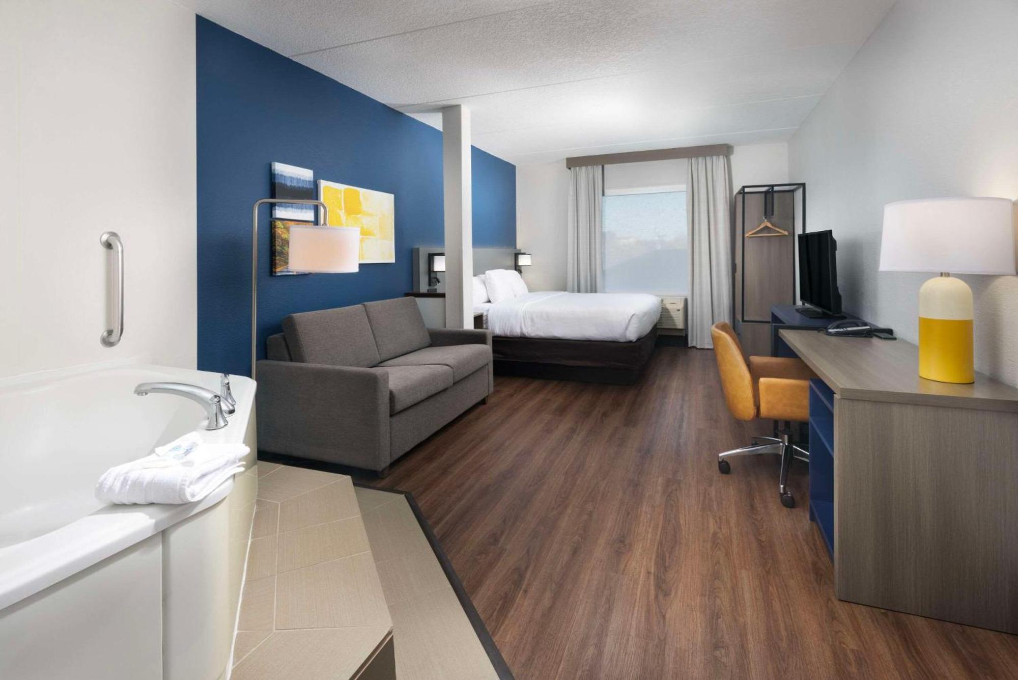 Comfort Suites Outlet Center Asheville Bagian luar foto