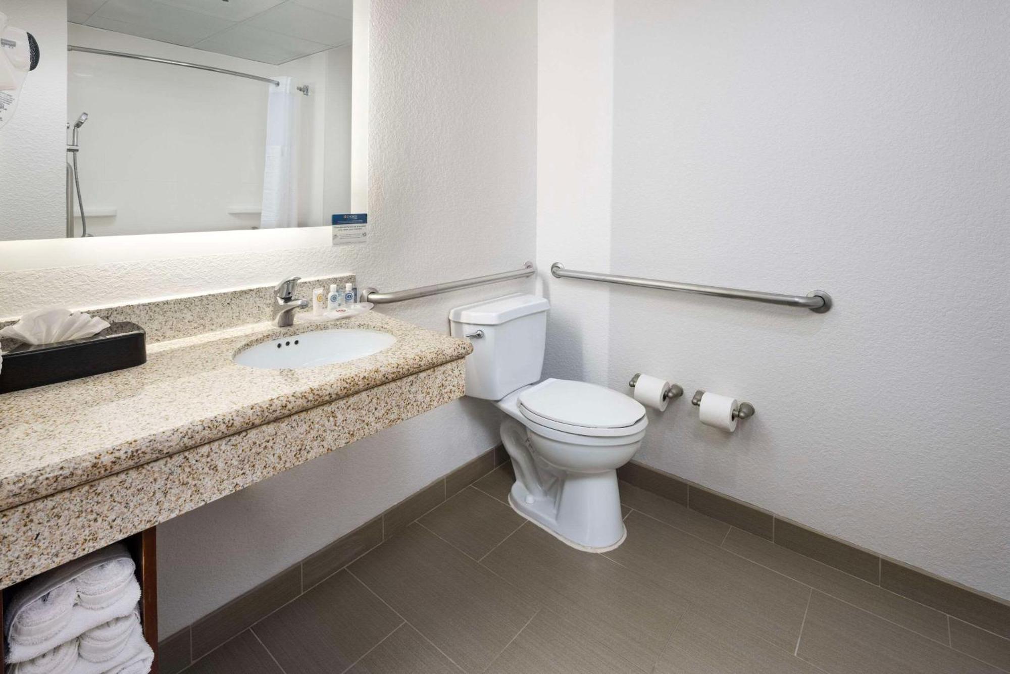 Comfort Suites Outlet Center Asheville Bagian luar foto