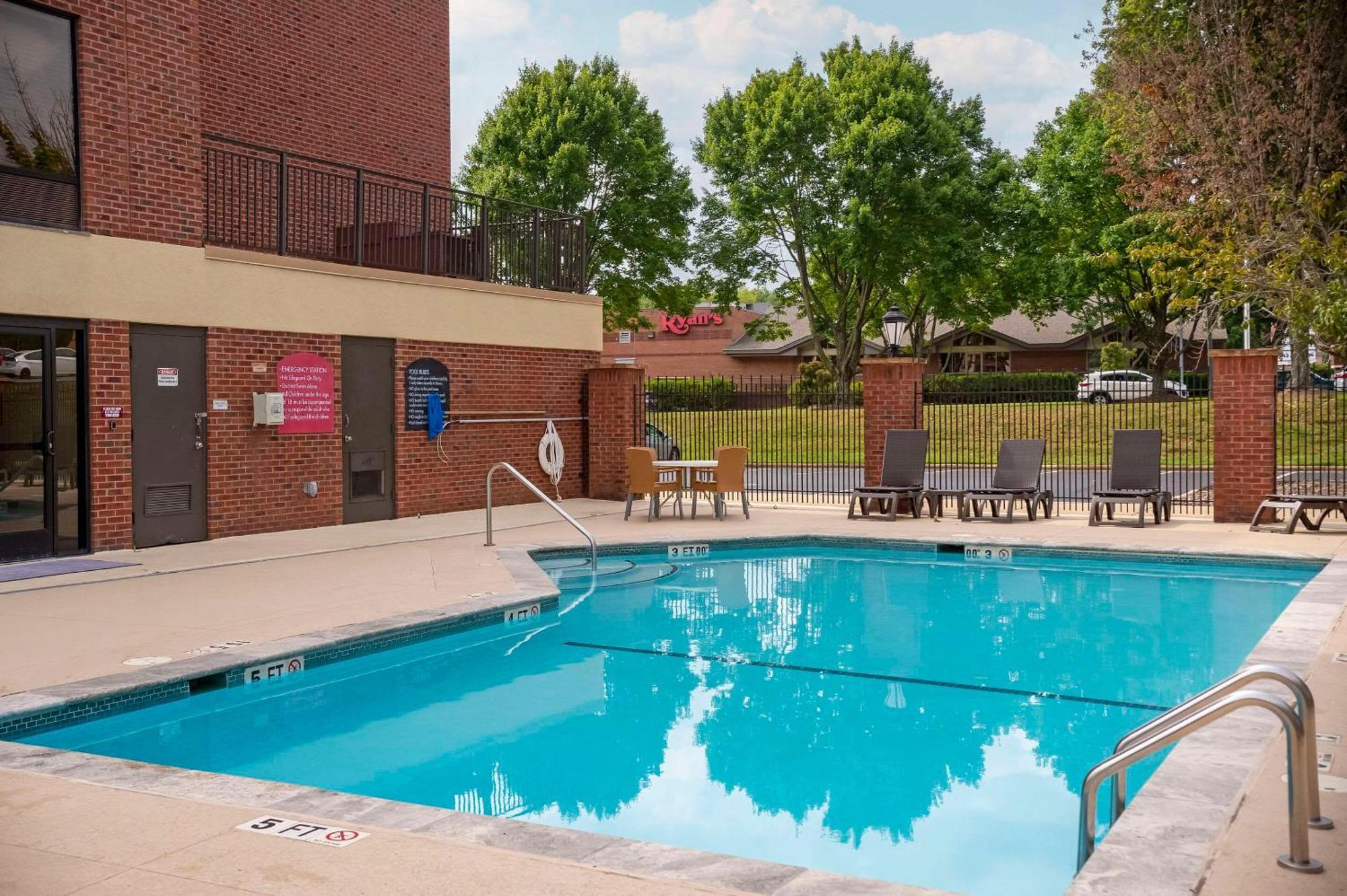 Comfort Suites Outlet Center Asheville Bagian luar foto