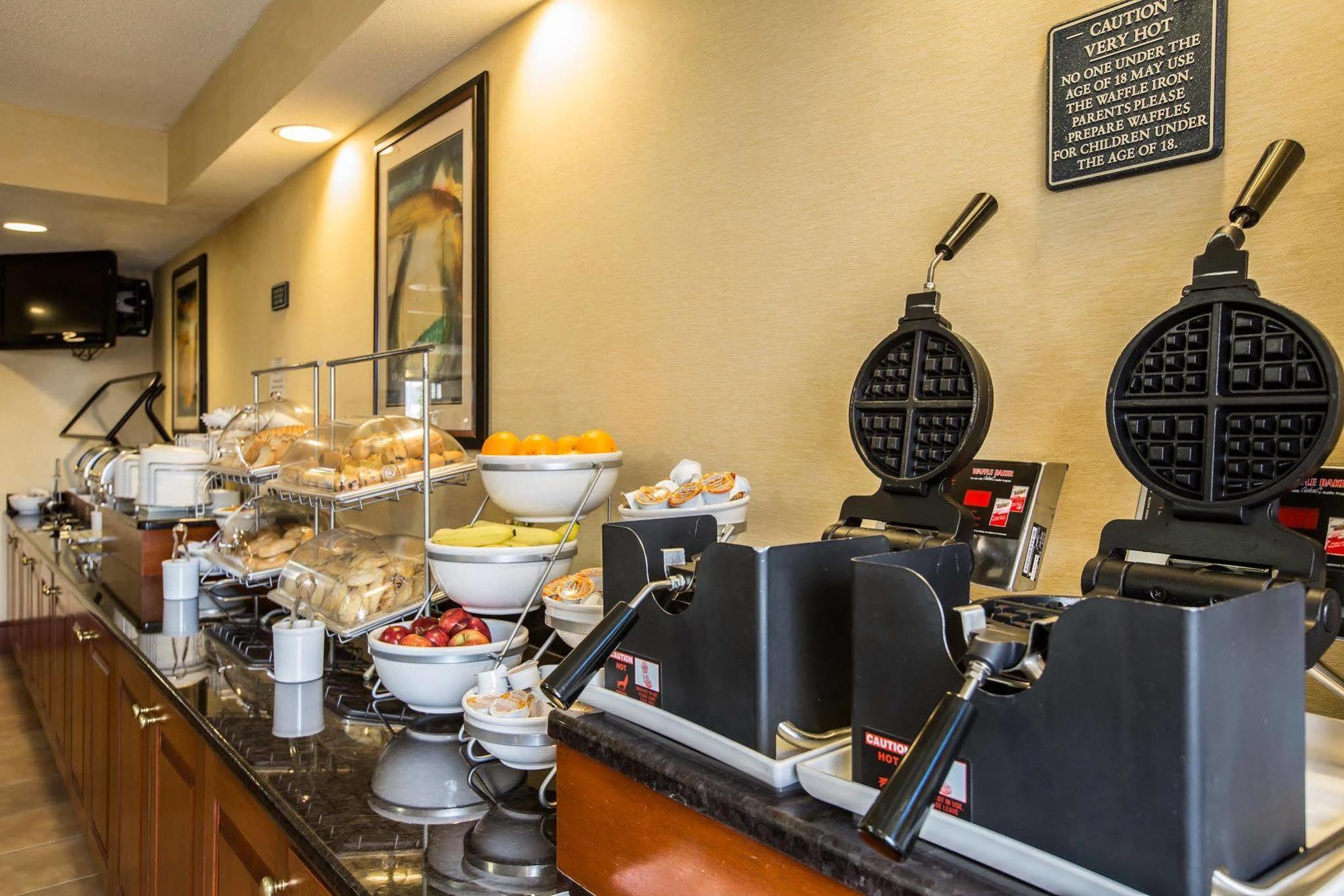 Comfort Suites Outlet Center Asheville Bagian luar foto